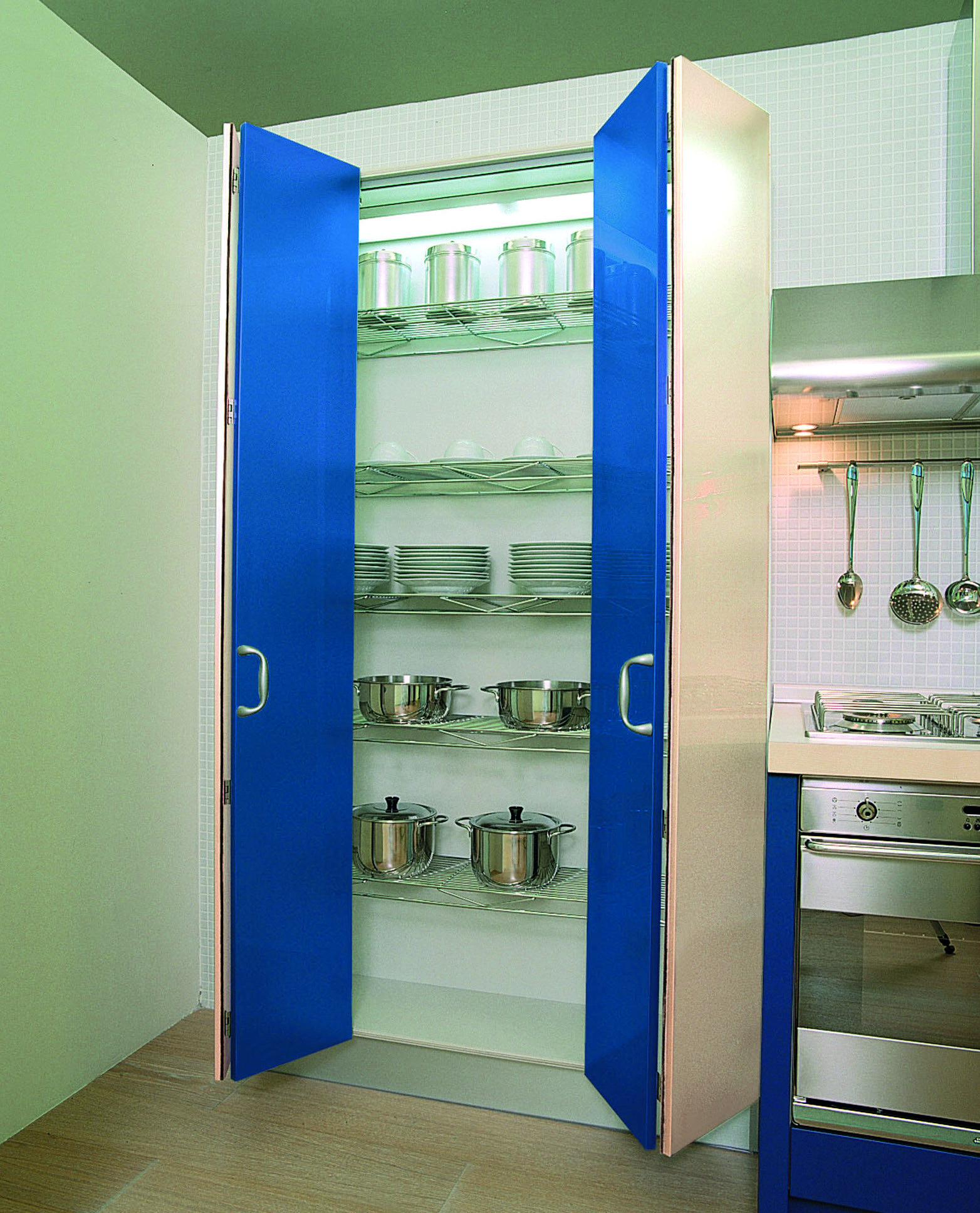 Salice Concertina Door System